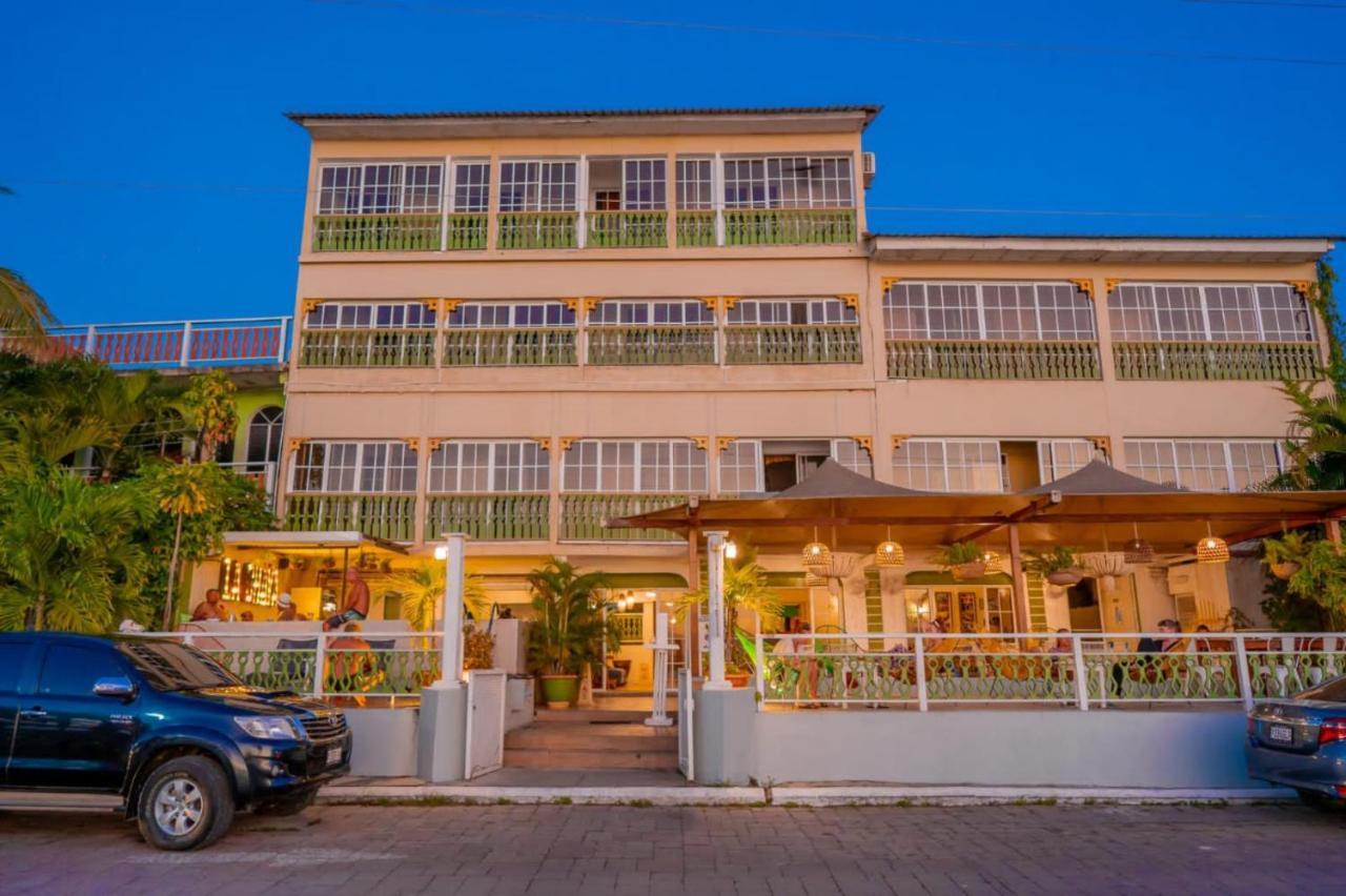 Hotel Peten Flores Exterior photo